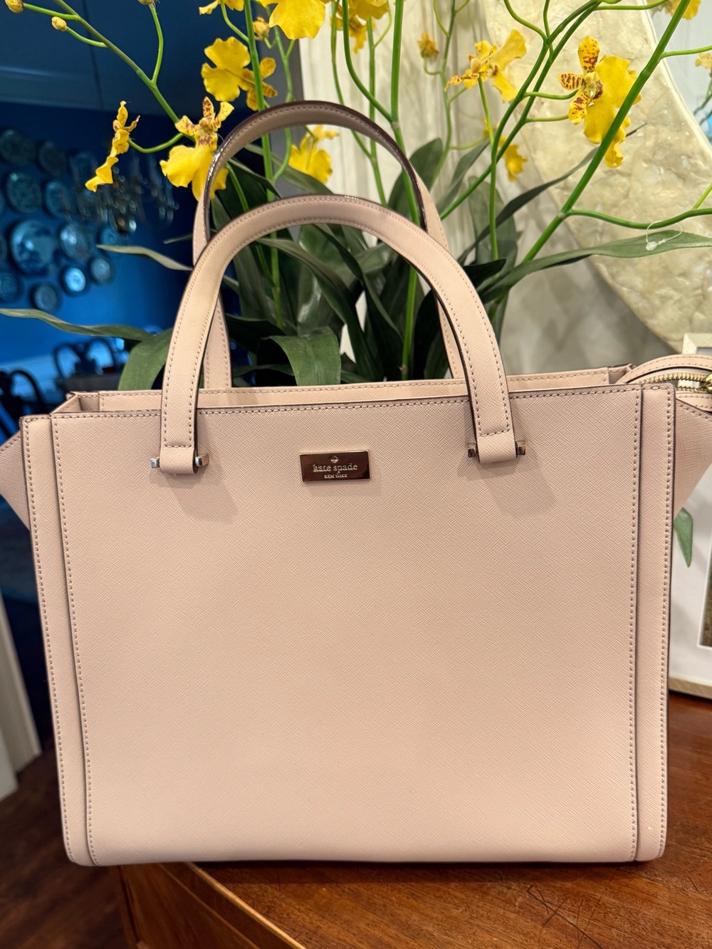 kate spade Blush Tote Bag - Classic Everyday Handbag with Zipper Closure